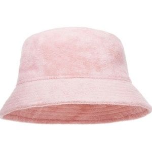 PINK BUCKET HAT.